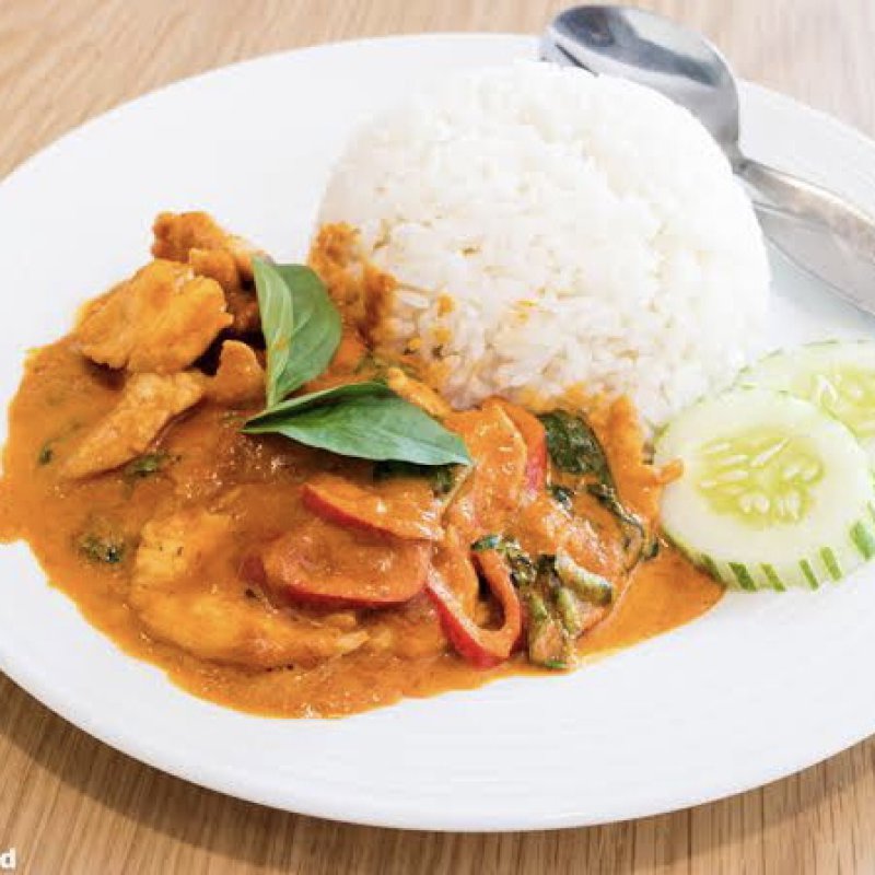 ข้าวผัดพริกแกงไก่