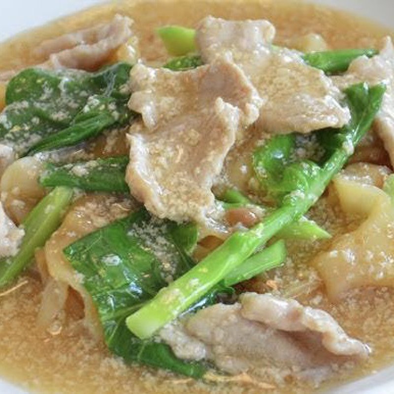 ราดหน้าเส้นใหญ่หมู
